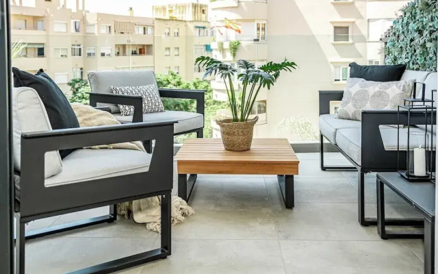 Inf3.3k- Stunning City Apartment Close to Beaches
