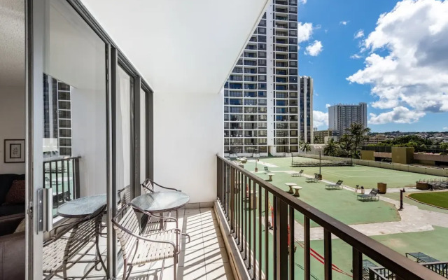 Remodeled 15th Floor Pool View Condo in the Waikiki Banyan by Koko Resort Vacation Rentals