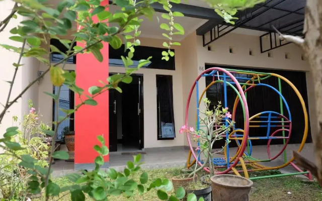 Simply Homy Guest House Tegal