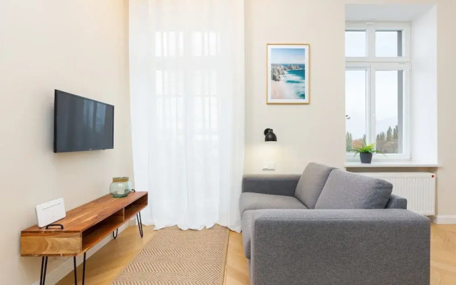 Apartment Warsaw Targowa by Renters