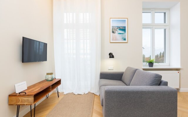 Apartment Warsaw Targowa by Renters