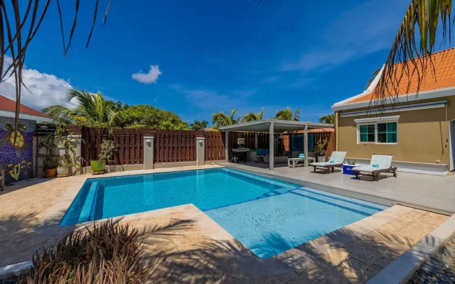Nature Private Pool Gazebo Outdoor Dining