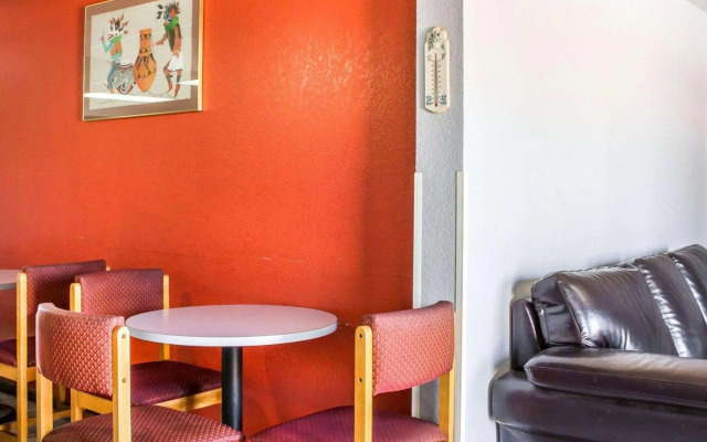 Super 8 Motel - Winslow