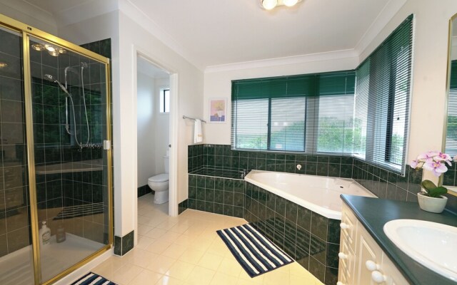 6BRM Retreat Parkside Family House Melb