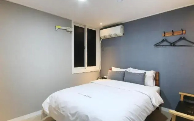 Qinying Farmhouse