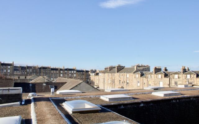 3 Bedroom Apartment in Edinburgh's New Town