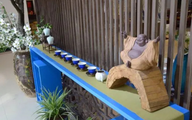 Tiantian Fishing Port Ceramics Hotel (Jingdezhen People's Square High-speed Railway Station)