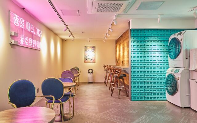 Doksan Hotel In Cafe