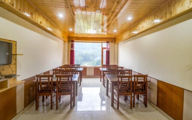 FabHotel Castle Rock Vashisht