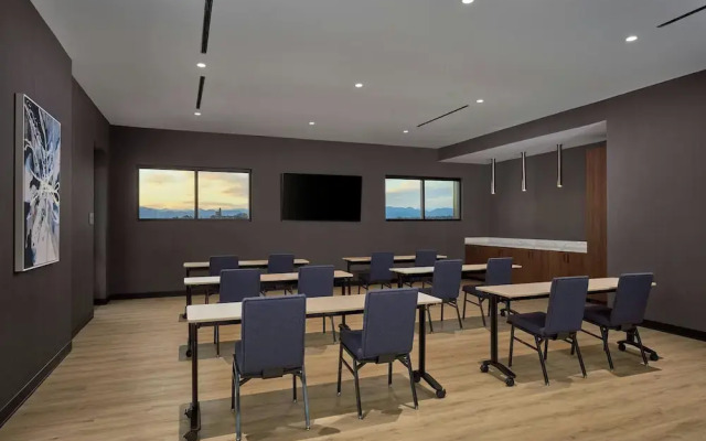 Courtyard by Marriott Denver Downtown Stadium Area