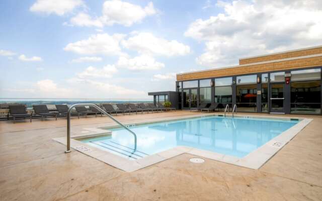 Bluebird Suites in Pentagon City