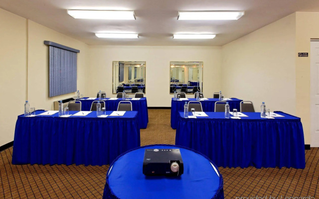 Holiday Inn Express Piedras Negras by IHG