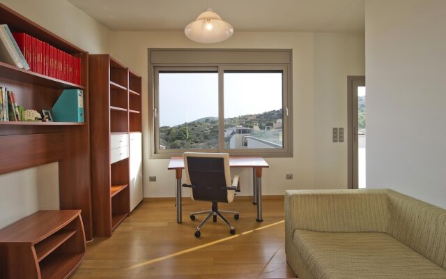 Vari Views in Vari With 3 Bedrooms and 3 Bathrooms