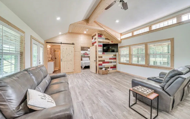 Secluded Broken Bow Cabin w/ Fishing Pond & Views!