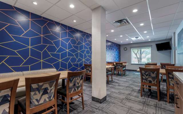 Best Western Plus Pembina Inn & Suites