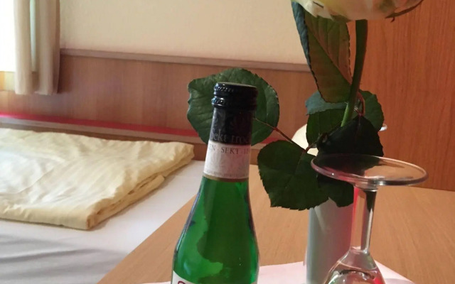 SCHROEDERS Stadtwaldhotel