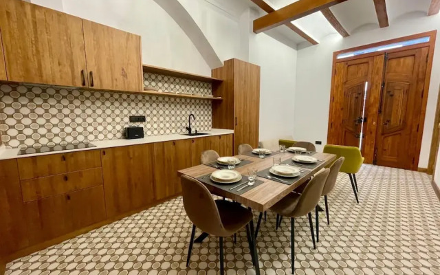 Los Angeles With 3 Bedrooms and 3 Bathrooms