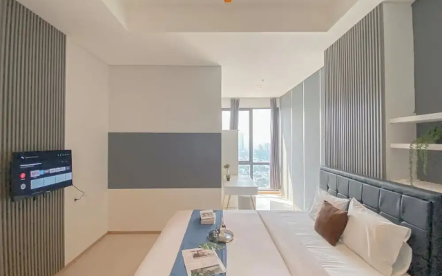 Modern Monochromatic 2Br Near Lrt Station At Apartment Samara Suites
