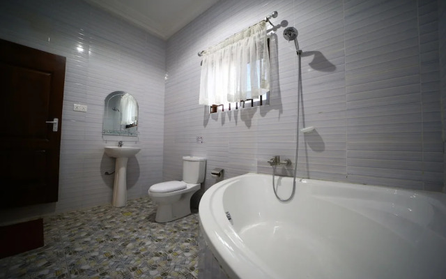 RiverBreeze Hotel