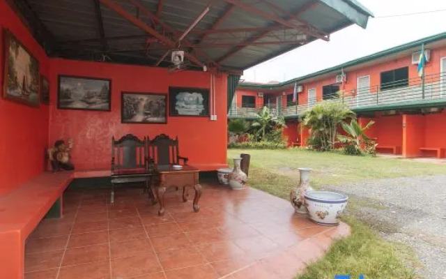 Max Travellers Inn by RedDoorz