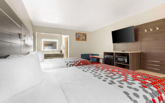 Econo Lodge Inn & Suites Near Lackland AFB