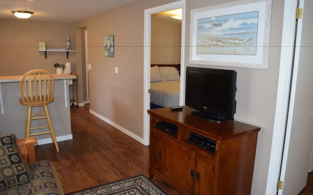 343 Hinds 2 Bedroom Cabin by Redawning