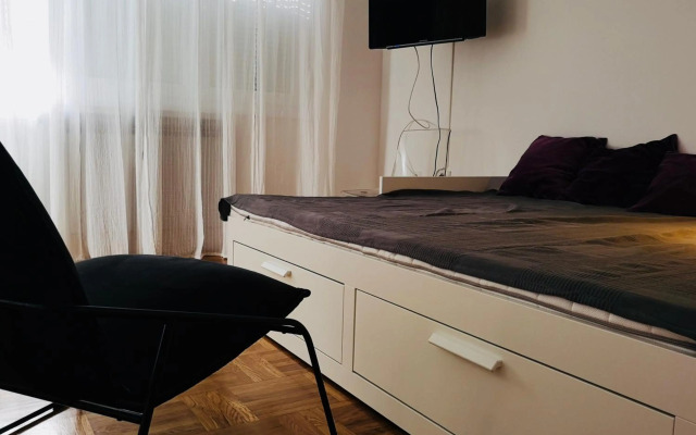 West vibes apartment