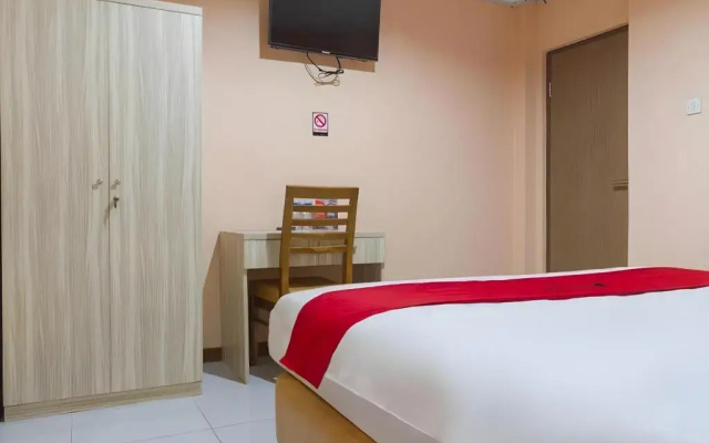 RedDoorz near Istana Plaza 2