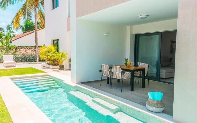 Swim up pool new apartment in Los Corales, PGA 103