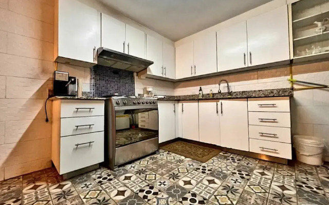 Spacious, Renovated, 2Hb in Style and With Pool