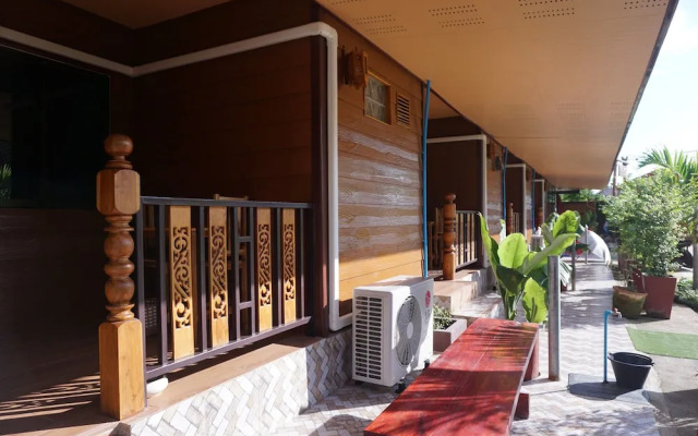 Lampang Bouteak Resort