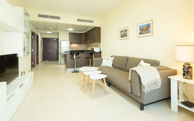 Light & Contemporary 1BR in Marina - Sea Views!