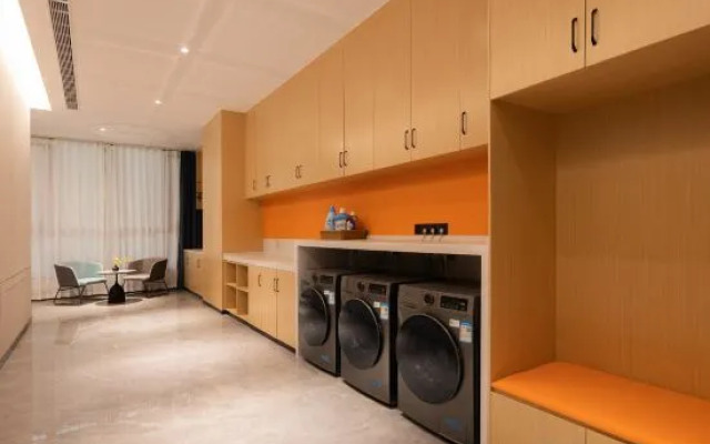 Handan Cloud Hotel (East High-speed Railway Station Vientiane Hui)