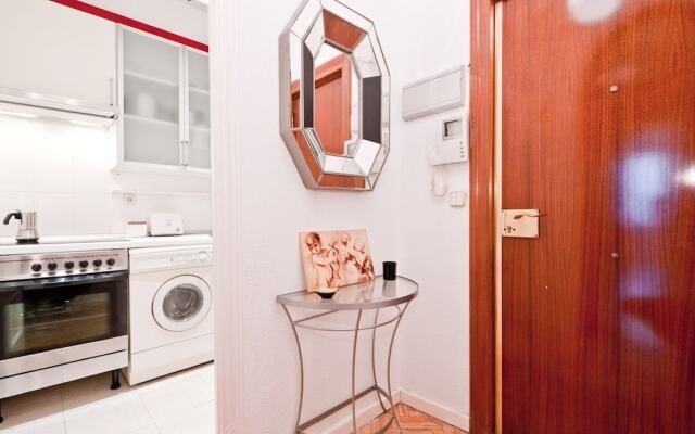 Exclusive Apartment In Paseo Del Prado