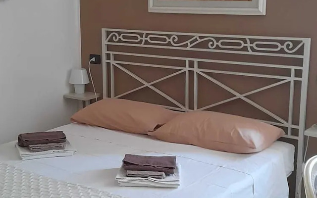 Dueterre Room & Host