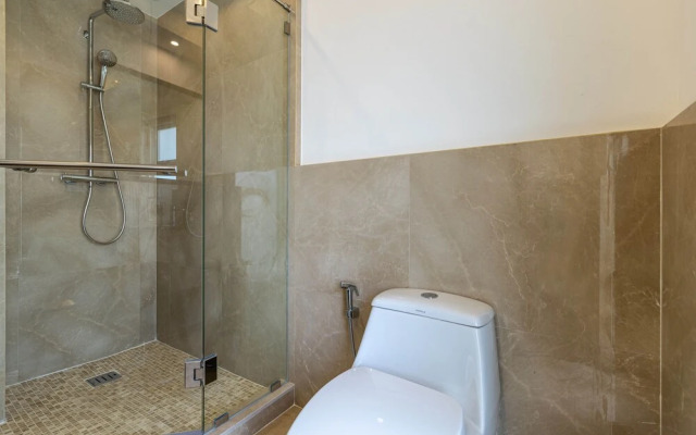 Modern 4 BR Pool & Tropical Garden MS-30