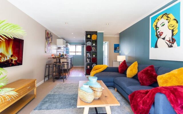 Spacious Central City Apartment with Parking