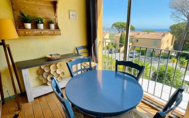 Bel appartement avec mezzanine, vue mer et piscine