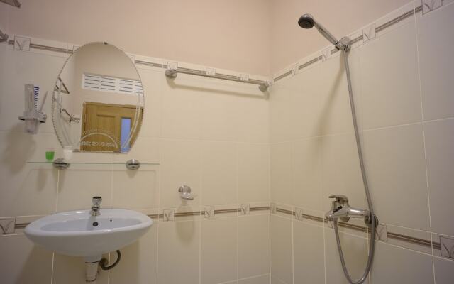 OYO 987 Thanh Thanh Nhan Hotel