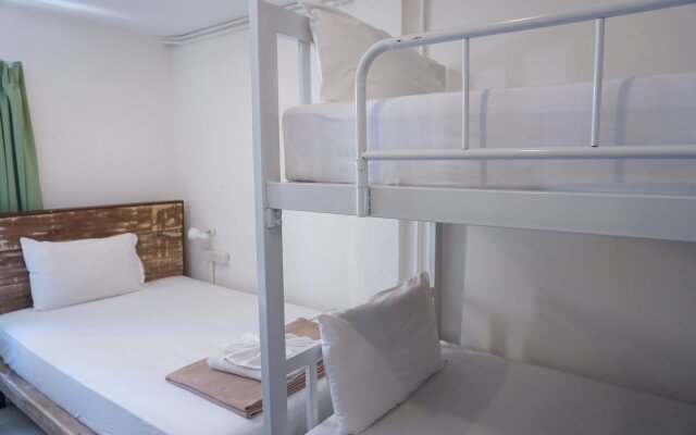 Frog House Bed & Breakfast - Adults Only - Hostel