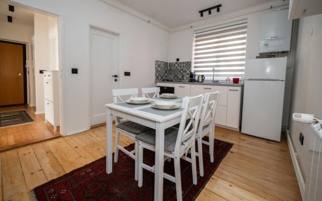 Sunny 1bdr Apartment Near City Center
