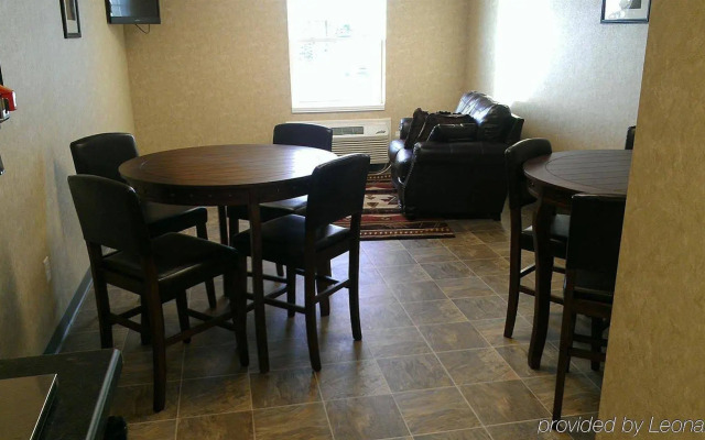 Red Roof Inn & Suites Dickinson