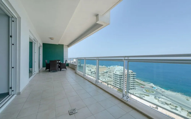 Seafront Luxury Apartment Incl Pool