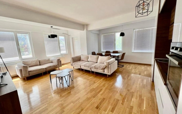 High-End Spacious Apartment next to City Mall