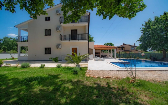 Family apartments in Šušnjići