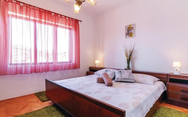 Stunning Home in Modric With 3 Bedrooms and Wifi