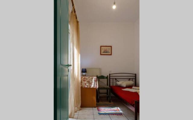 Ρήγας: Όμορφα στο Μεσολόγγι, Διαμέρισμα Β2