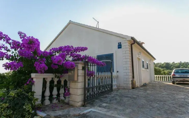Blue Shutters Apartments