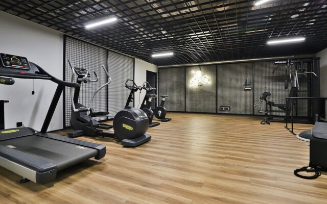 Studio With Parking & Gym by Renters