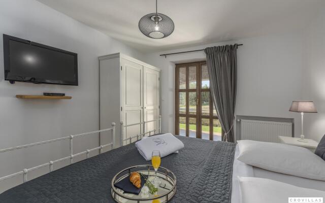 Rustica in Visnjan with 5 bedrooms and 1 bathrooms